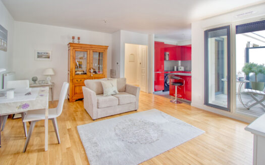 APPARTEMENT NOISY LE ROI AVEC TERRASSE ET JARDIN