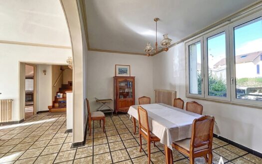 Maison familiale avec Jardin et Garage, environnement calme