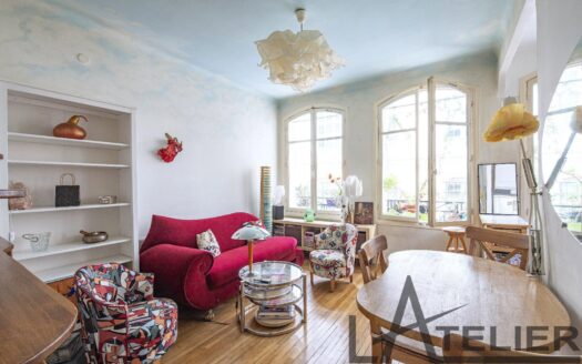 2 pièces de charme dans bel Immeuble Art Déco Paris 12eme