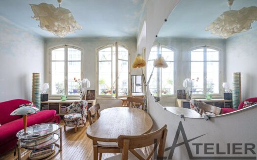 2 pièces de charme dans bel Immeuble Art Déco Paris 12eme