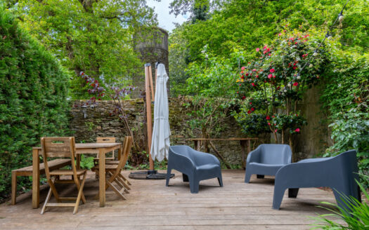 SOUS COMPROMIS Maison avec jardin luxuriant