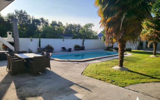 A 30mn de Nantes, espace et confort, piscine, double garage