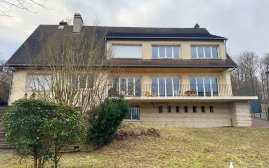 Grande maison familiale en pierres de taille