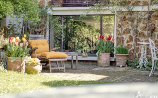 À Vendre – Maison de Charme en pierre de Meulière à Saint-Cloud