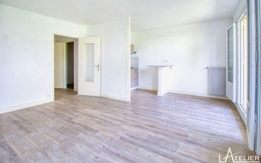 Très beau studio lumineux avec grande terrasse