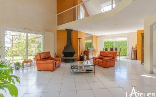 SAUTRON bourg – Contemporaine spacieuse, 5ch, piscine
