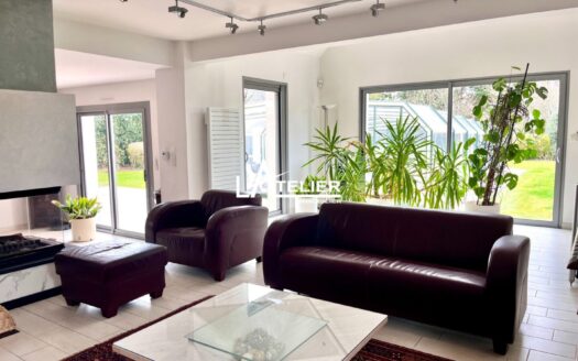 Spacieuse demeure de standing, splendide jardin, piscine