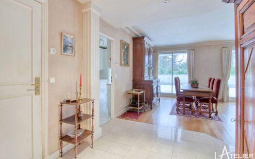Bel appartement de réception avec grande terrasse, cave et parking quartier Avelines/Montretout