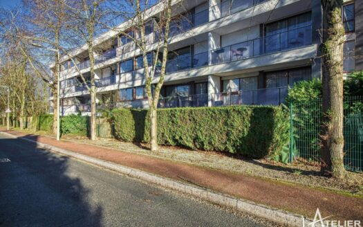 APPARTEMENT AVEC DE BEAUX VOLUMES AUX PORTES DE PARIS