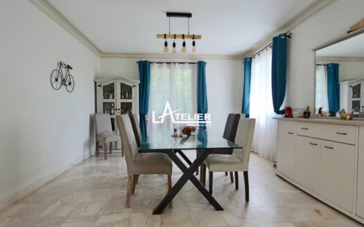 Grande maison familiale , vie de plain-pied, grand jardin