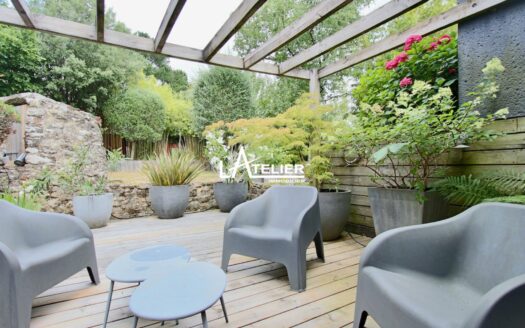 Authentique et moderne – Maison en pierres citadine