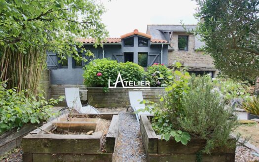 Maison en pierres citadine, charme et confort moderne