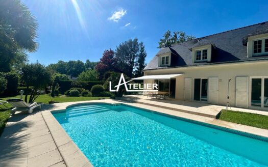Magnifique jardin, piscine plein sud, 4ch, 1 bureau, bourg