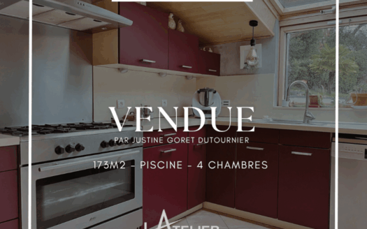 Maison de bourg avec triple garage et piscine