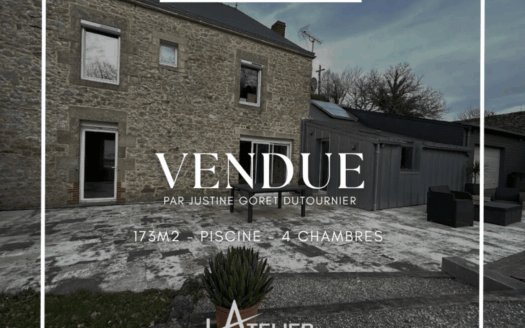 Maison de bourg avec triple garage et piscine