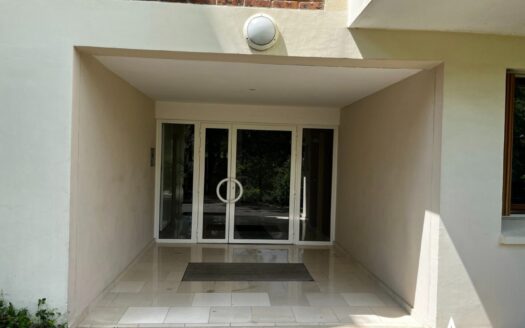 STUDIO MEUBLÉ ENTIEREMENT RENOVÉ