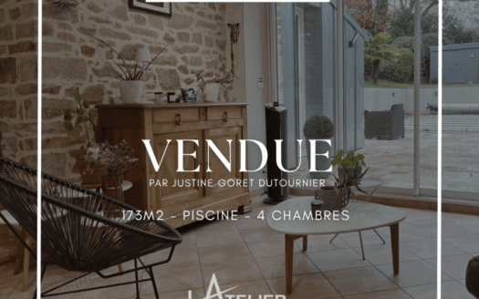 Maison de bourg avec triple garage et piscine
