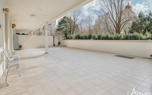 Bel appartement de réception avec grande terrasse, cave et parking quartier Avelines/Montretout