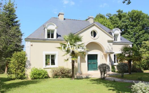 Demeure bourgeoise aux grands espaces, proche vallée du Cens
